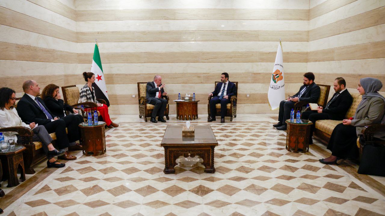 وزير الخارجية والمغتربين السيد أسعد حسن الشيباني يلتقي في دمشق فريق التقييم الإستراتيجي المتكامل للأمم المتحدة