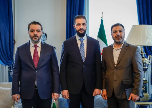 رئيس الجمهورية العربية السورية السيد أحمد الشرع ووزير الخارجية والمغتربين السيد أسعد الشيباني يلتقيان السيد فريد المذهان