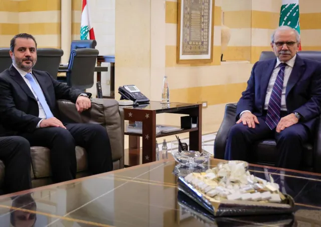 التقى وزير الخارجية والمغتربين السيد أسعد حسن الشيباني برفقة كلٍّ من وزير العدل السيد مظهر الويس ورئيس جهاز الاستخبارات العامة السيد حسين السلامة برئيس مجلس الوزراء اللبناني السيد نواف سلام في بيروت في إطار زيارة رسمية يجريها الوفد إلى لبنان