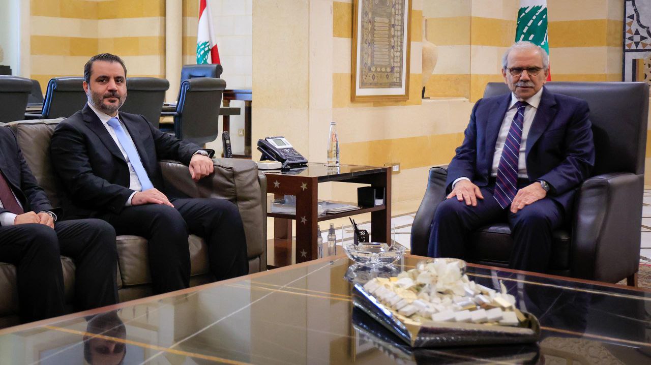 التقى وزير الخارجية والمغتربين السيد أسعد حسن الشيباني برفقة كلٍّ من وزير العدل السيد مظهر الويس ورئيس جهاز الاستخبارات العامة السيد حسين السلامة برئيس مجلس الوزراء اللبناني السيد نواف سلام في بيروت في إطار زيارة رسمية يجريها الوفد إلى لبنان