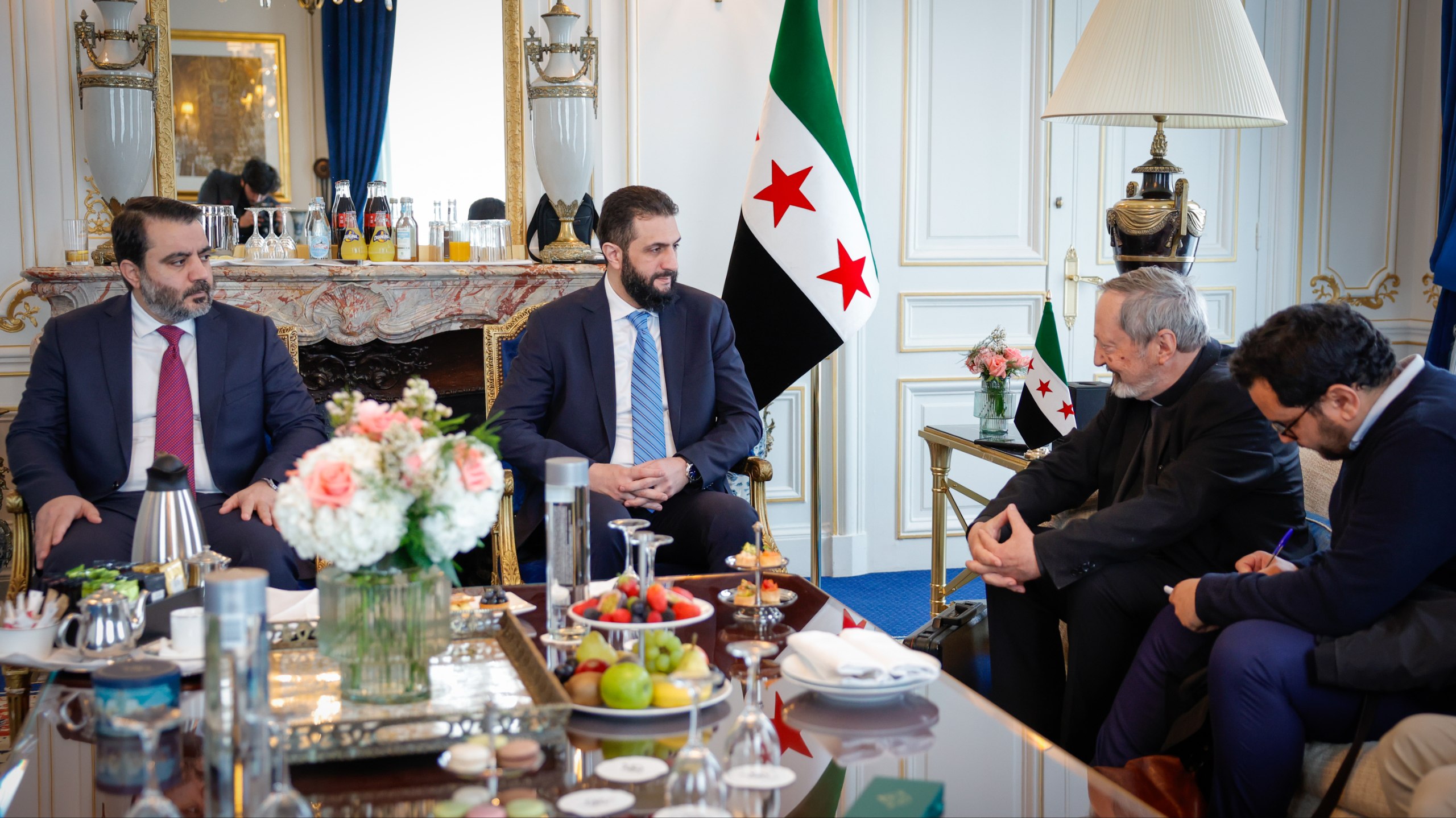 التقى السيد أحمد الشرع رئيس الجمهورية العربية السورية بالسيد باسكال جولنيش