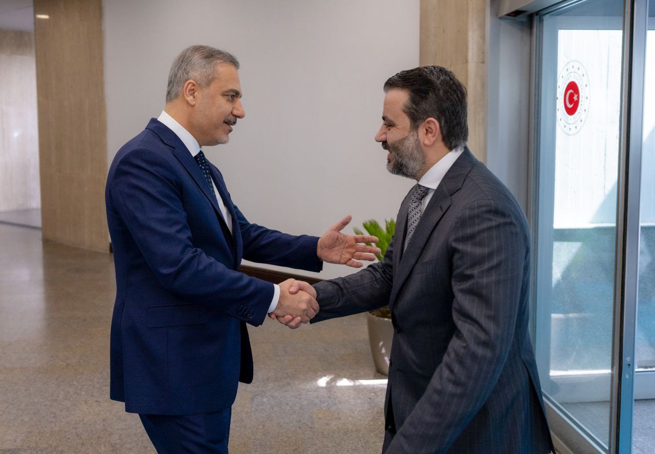 وزير الخارجية والمغتربين السيد أسعد حسن الشيباني يلتقي في أنقرة وزير الخارجية التركي