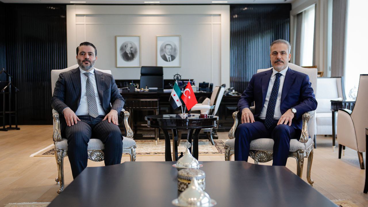 وزير الخارجية والمغتربين السيد أسعد حسن الشيباني يلتقي في أنقرة وزير الخارجية التركي