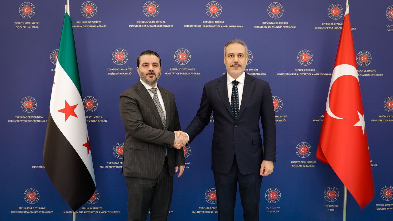 وزير الخارجية والمغتربين السيد أسعد حسن الشيباني يلتقي في أنقرة وزير الخارجية التركي