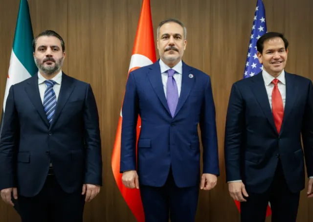 وزير الخارجية والمغتربين السيد أسعد حسن الشيباني يلتقي في مدينة أنطاليا التركية وزير خارجية الولايات المتحدة الأمريكية السيد ماركو روبيو