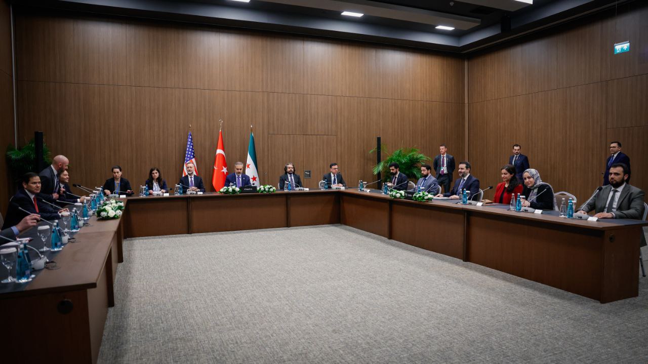 وزير الخارجية والمغتربين السيد أسعد حسن الشيباني يلتقي في مدينة أنطاليا التركية وزير خارجية الولايات المتحدة الأمريكية السيد ماركو روبيو