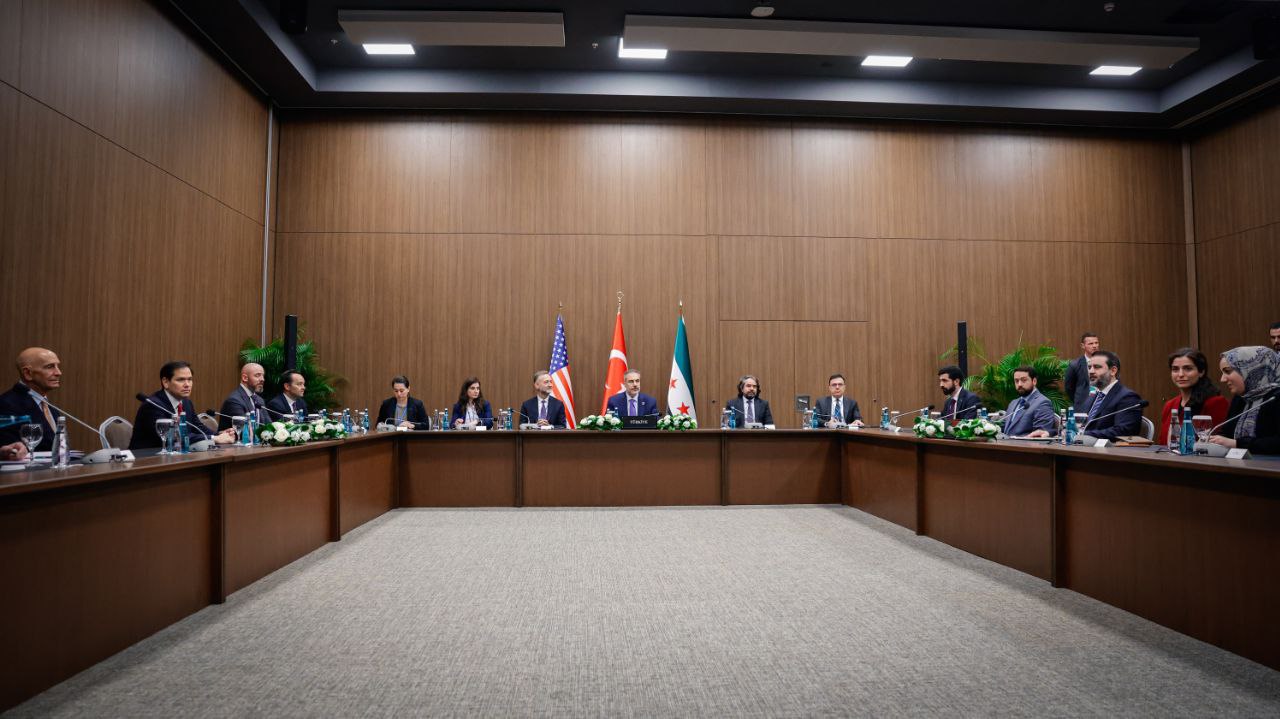 وزير الخارجية والمغتربين السيد أسعد حسن الشيباني يلتقي في مدينة أنطاليا التركية وزير خارجية الولايات المتحدة الأمريكية السيد ماركو روبيو