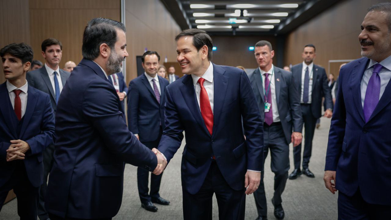 وزير الخارجية والمغتربين السيد أسعد حسن الشيباني يلتقي في مدينة أنطاليا التركية وزير خارجية الولايات المتحدة الأمريكية السيد ماركو روبيو