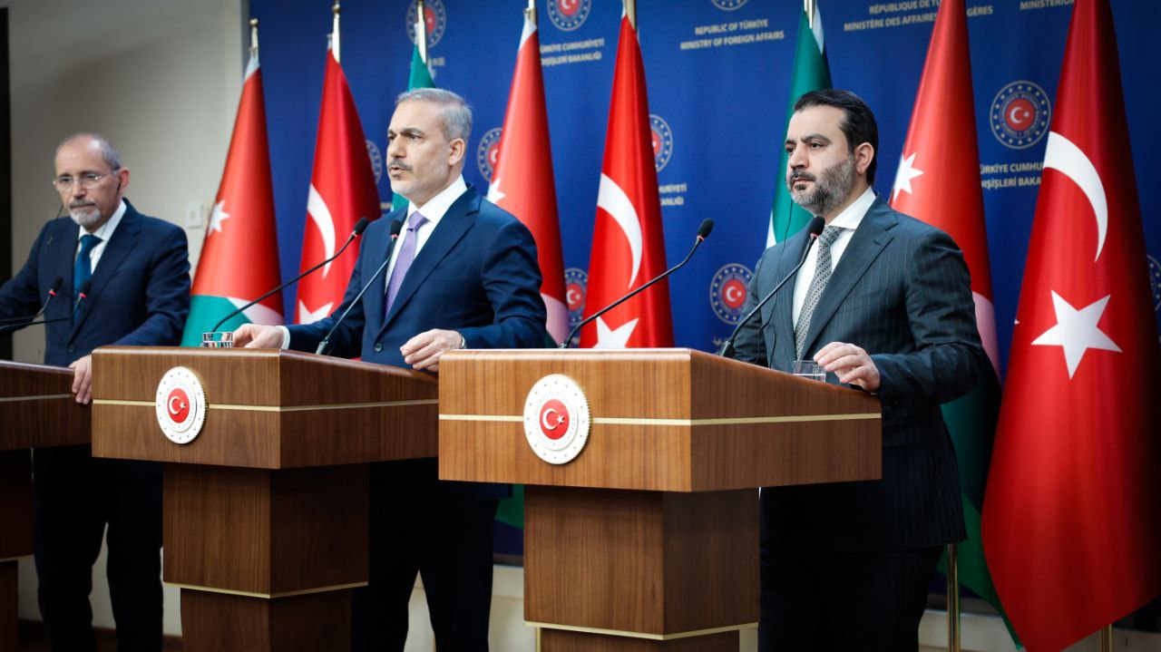 وزير الخارجية والمغتربين السيد أسعد حسن الشيباني يلتقي في مدينة أنطاليا التركية وزير خارجية الولايات المتحدة الأمريكية السيد ماركو روبيو