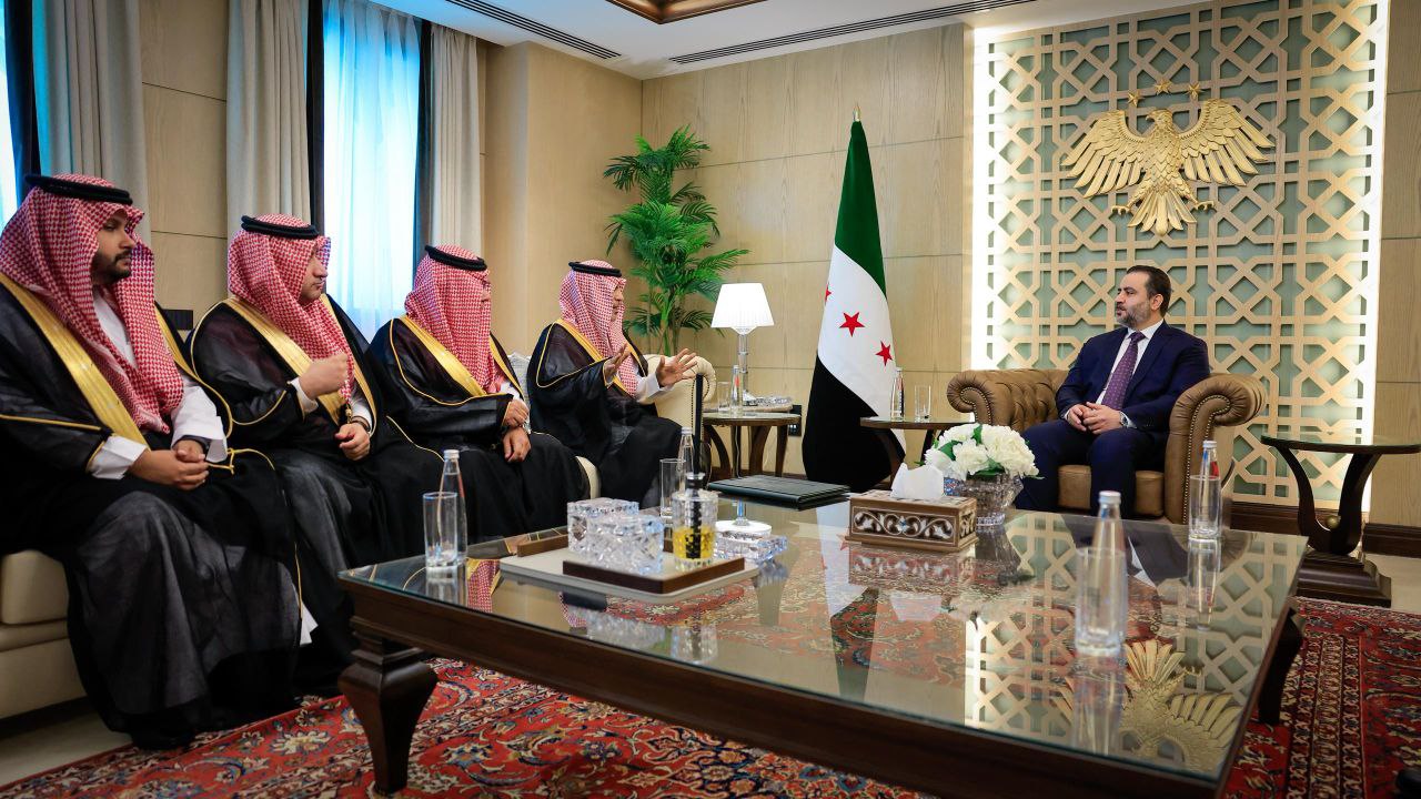 استقبل وزير الخارجية والمغتربين السيد أسعد حسن الشيباني اليوم في العاصمة دمشق سفير المملكة العربية السعودية لدى الجمهورية العربية السورية د. فيصل المجفل