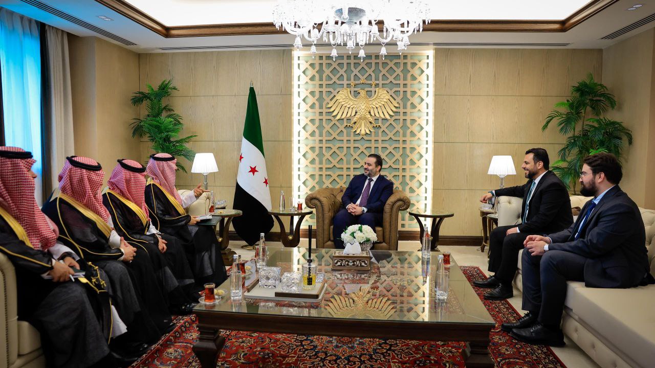 استقبل وزير الخارجية والمغتربين السيد أسعد حسن الشيباني اليوم في العاصمة دمشق سفير المملكة العربية السعودية لدى الجمهورية العربية السورية د. فيصل المجفل
