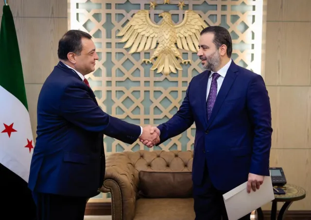 التقى وزير الخارجية والمغتربين السيد أسعد حسن الشيباني في مقر الوزارة بالعاصمة دمشق سعادة السيد روبين خارازيان، سفير جمهورية أرمينيا المعيّن لدى الجمهورية العربية السورية