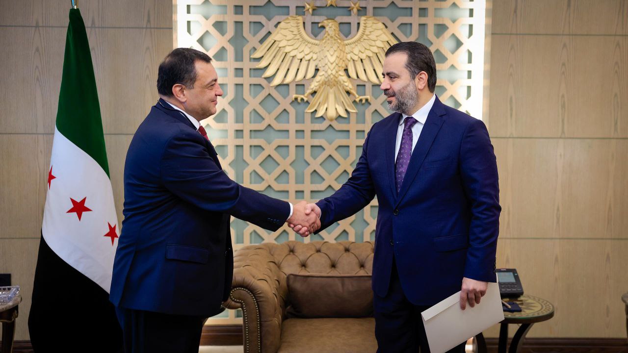 التقى وزير الخارجية والمغتربين السيد أسعد حسن الشيباني في مقر الوزارة بالعاصمة دمشق سعادة السيد روبين خارازيان، سفير جمهورية أرمينيا المعيّن لدى الجمهورية العربية السورية