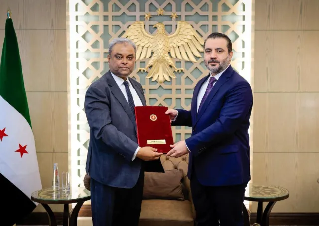 استقبل وزير الخارجية والمغتربين السيد أسعد حسن الشيباني في مقر الوزارة بالعاصمة دمشق سعادة السيد نور هلال سيف الرحمن، سفير جمهورية بنغلاديش الشعبية المعيّن لدى الجمهورية العربية السورية