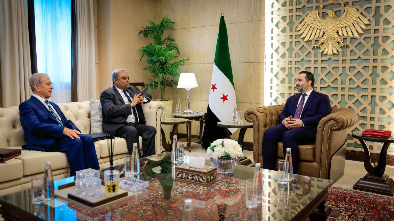 استقبل وزير الخارجية والمغتربين السيد أسعد حسن الشيباني في مقر الوزارة بالعاصمة دمشق سعادة السيد نور هلال سيف الرحمن، سفير جمهورية بنغلاديش الشعبية المعيّن لدى الجمهورية العربية السورية