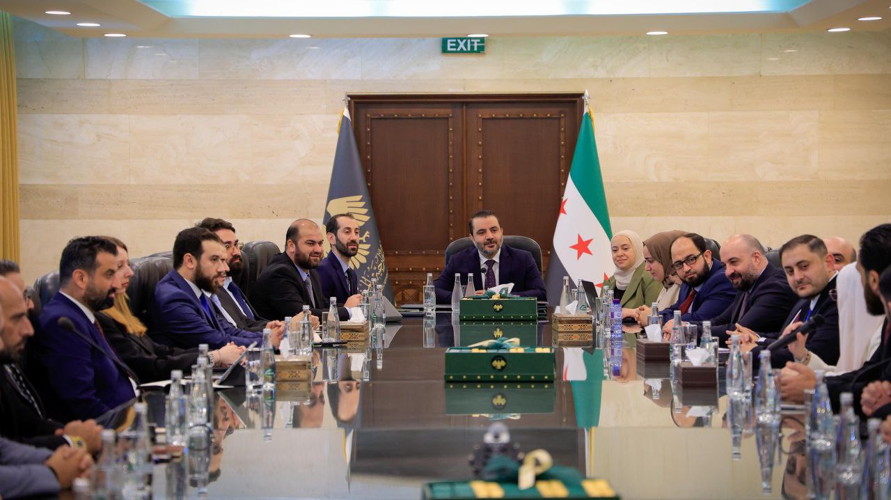 التقى وزير الخارجية والمغتربين السيد أسعد حسن الشيباني بإدارة التعاون الدولي في وزارة الخارجية ومديري التعاون الدولي في المحافظات والوزارات والجهات العامة