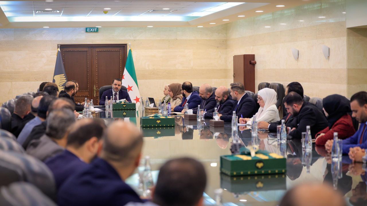 التقى وزير الخارجية والمغتربين السيد أسعد حسن الشيباني بإدارة التعاون الدولي في وزارة الخارجية ومديري التعاون الدولي في المحافظات والوزارات والجهات العامة