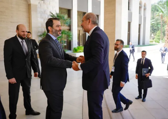 وزير الخارجية والمغتربين السيد أسعد حسن الشيباني يستقبل في دمشق وفدًا أردنيًّا رفيع المستوى