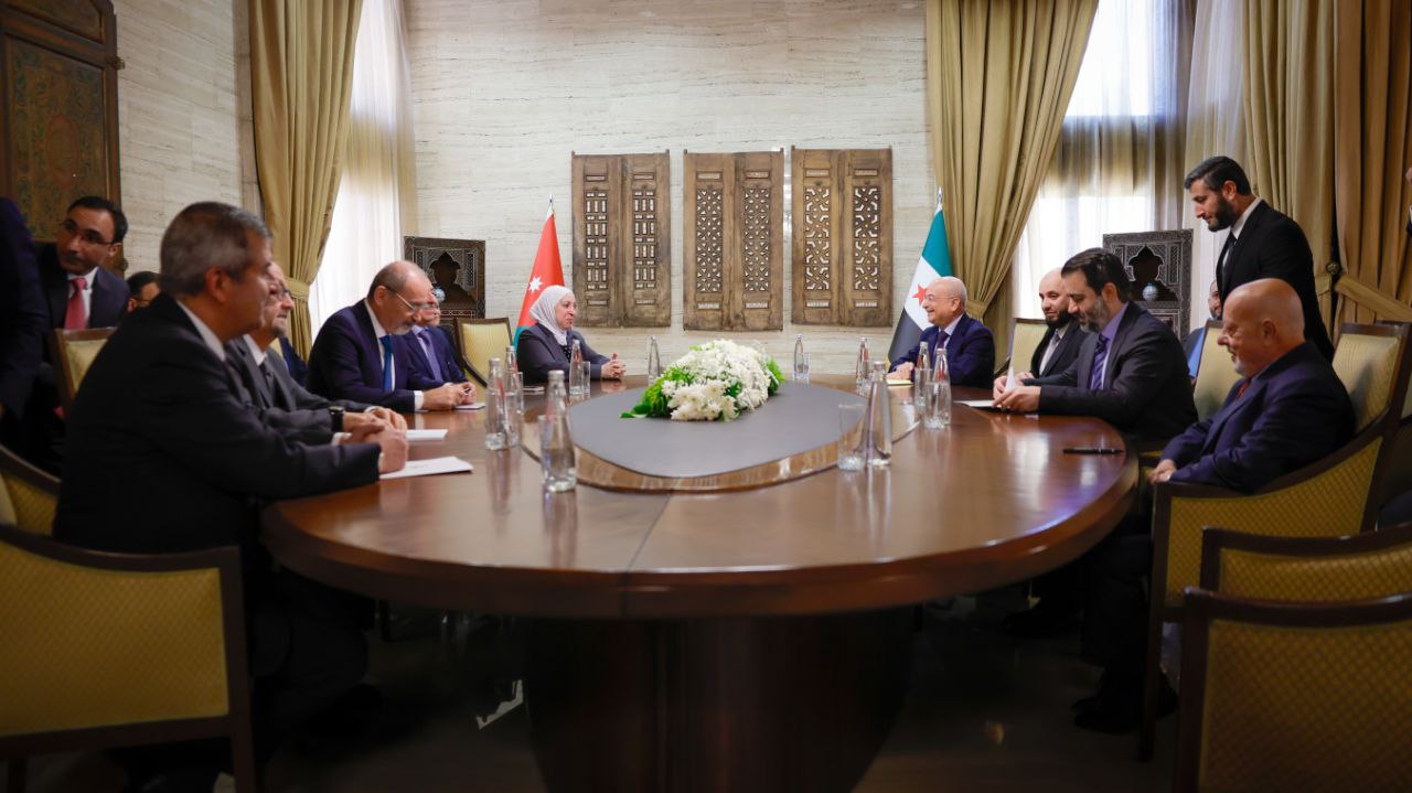 وزير الخارجية والمغتربين السيد أسعد حسن الشيباني يستقبل في دمشق وفدًا أردنيًّا رفيع المستوى