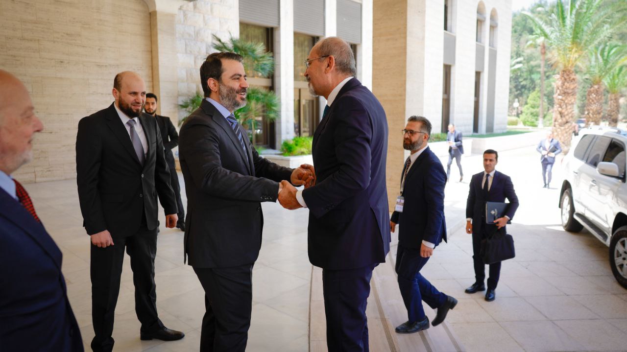 وزير الخارجية والمغتربين السيد أسعد حسن الشيباني يستقبل في دمشق وفدًا أردنيًّا رفيع المستوى