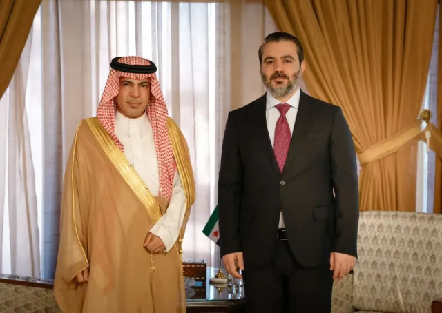 وزير الخارجية والمغتربين السيد أسعد حسن الشيباني يلتقي سفير المملكة العربية السعودية في دمشق