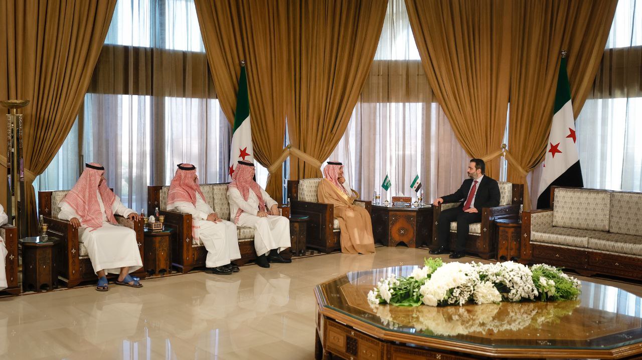 وزير الخارجية والمغتربين السيد أسعد حسن الشيباني يلتقي سفير المملكة العربية السعودية في دمشق
