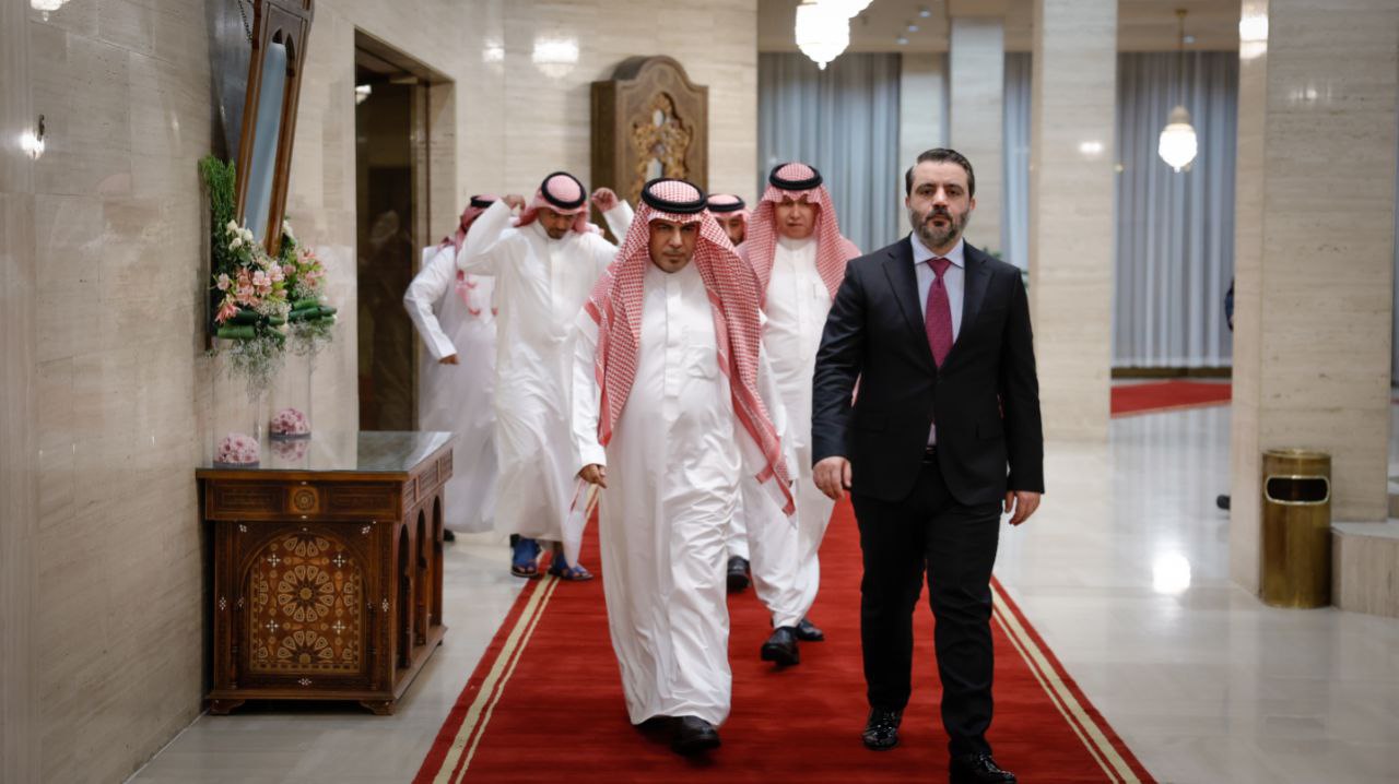 وزير الخارجية والمغتربين السيد أسعد حسن الشيباني يلتقي سفير المملكة العربية السعودية في دمشق