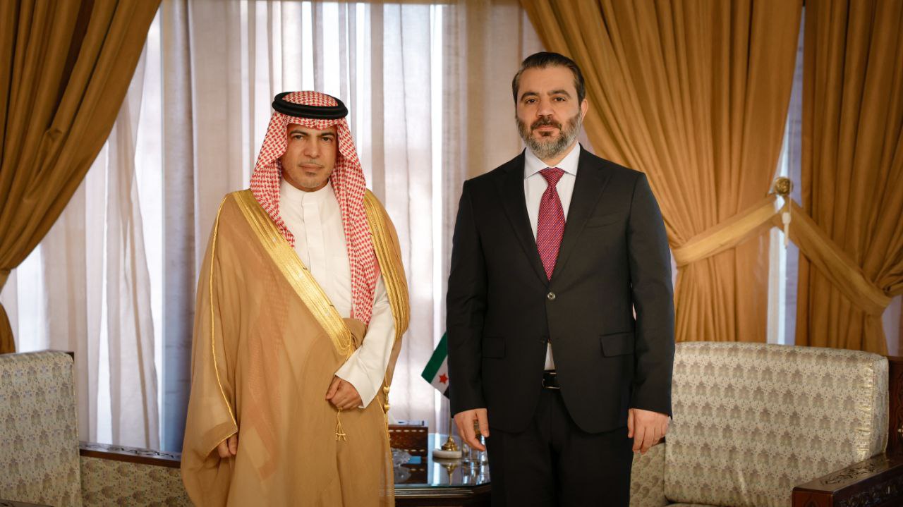 وزير الخارجية والمغتربين السيد أسعد حسن الشيباني يلتقي سفير المملكة العربية السعودية في دمشق