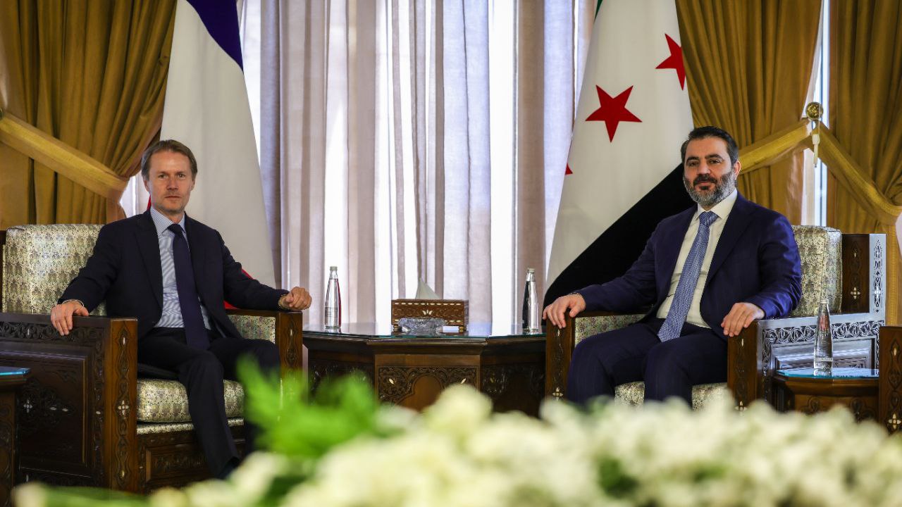 وزير الخارجية والمغتربين السيد أسعد حسن الشيباني يلتقي في دمشق القائم بأعمال السفارة الفرنسية في سوريا 