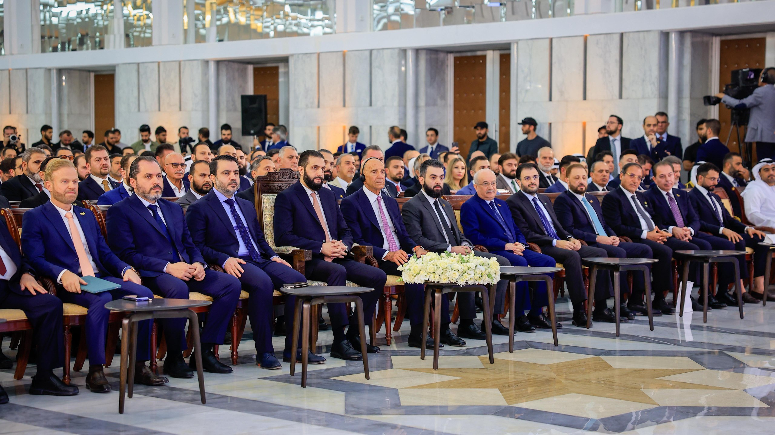 برعاية فخامة رئيس الجمهورية العربية السورية السيد أحمد الشرع وبحضور وزير الخارجية والمغتربين السيد أسعد حسن الشيباني، أُقيمت في العاصمة دمشق مراسم توقيع عدد من الاتفاقيات لتنفيذ مشاريع استثمارية استراتيجية في عدد من المحافظات السورية