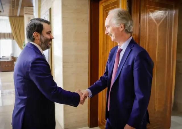 استقبل وزير الخارجية والمغتربين السيد أسعد حسن الشيباني اليوم في دمشق، المبعوث الخاص للأمم المتحدة إلى سوريا