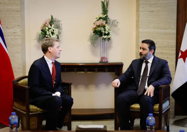 وزير الخارجية والمغتربين السيد أسعد حسن الشيباني يلتقي في دمشق وزير التنمية الدولية النرويجي