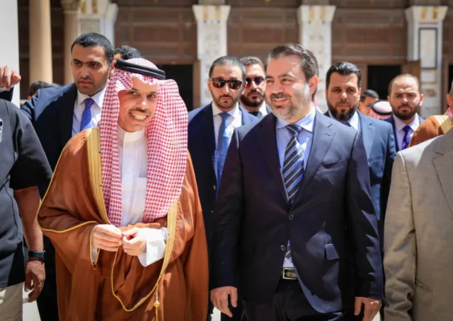 The Minister of Foreign Affairs and Expatriates and his Saudi Counterpart Visit the Umayyad Mosque