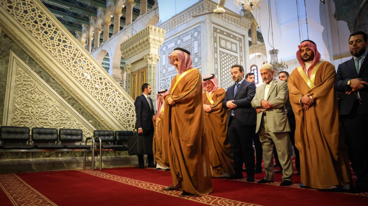 The Minister of Foreign Affairs and Expatriates and his Saudi Counterpart Visit the Umayyad Mosque