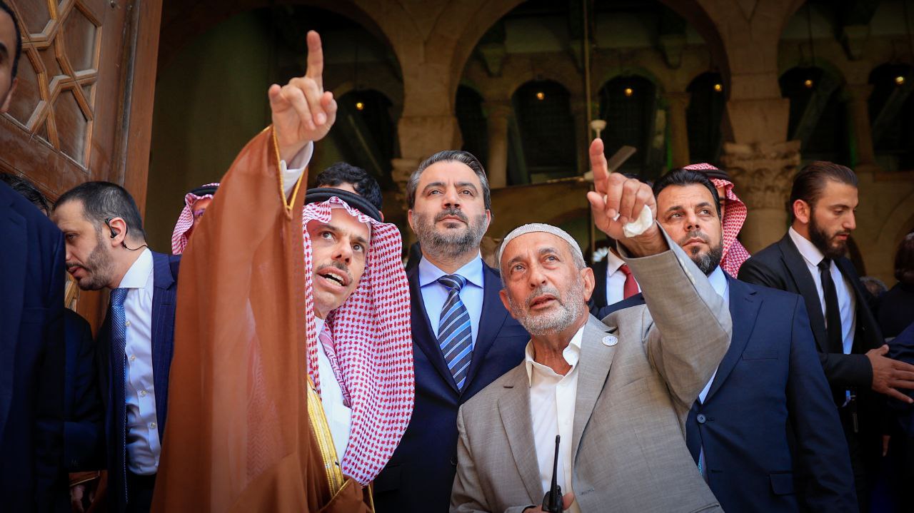 The Minister of Foreign Affairs and Expatriates and his Saudi Counterpart Visit the Umayyad Mosque
