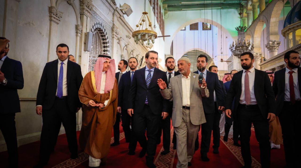 The Minister of Foreign Affairs and Expatriates and his Saudi Counterpart Visit the Umayyad Mosque