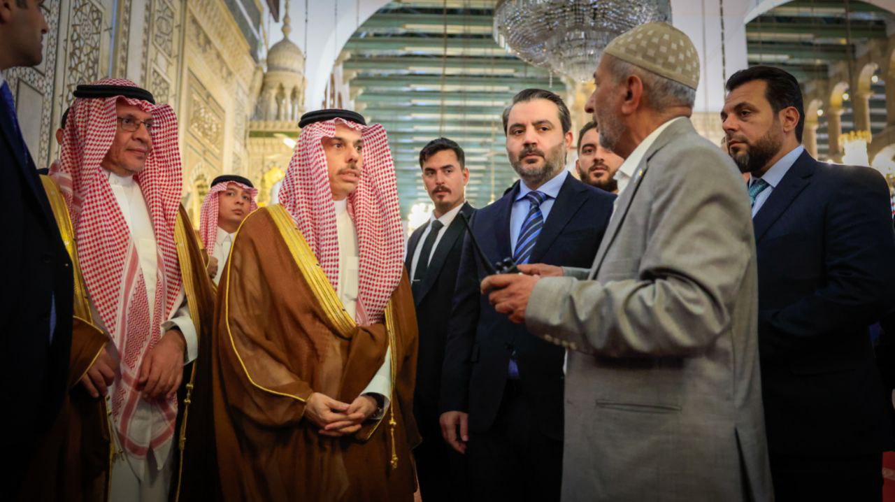 The Minister of Foreign Affairs and Expatriates and his Saudi Counterpart Visit the Umayyad Mosque