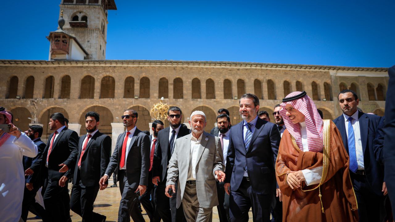 The Minister of Foreign Affairs and Expatriates and his Saudi Counterpart Visit the Umayyad Mosque