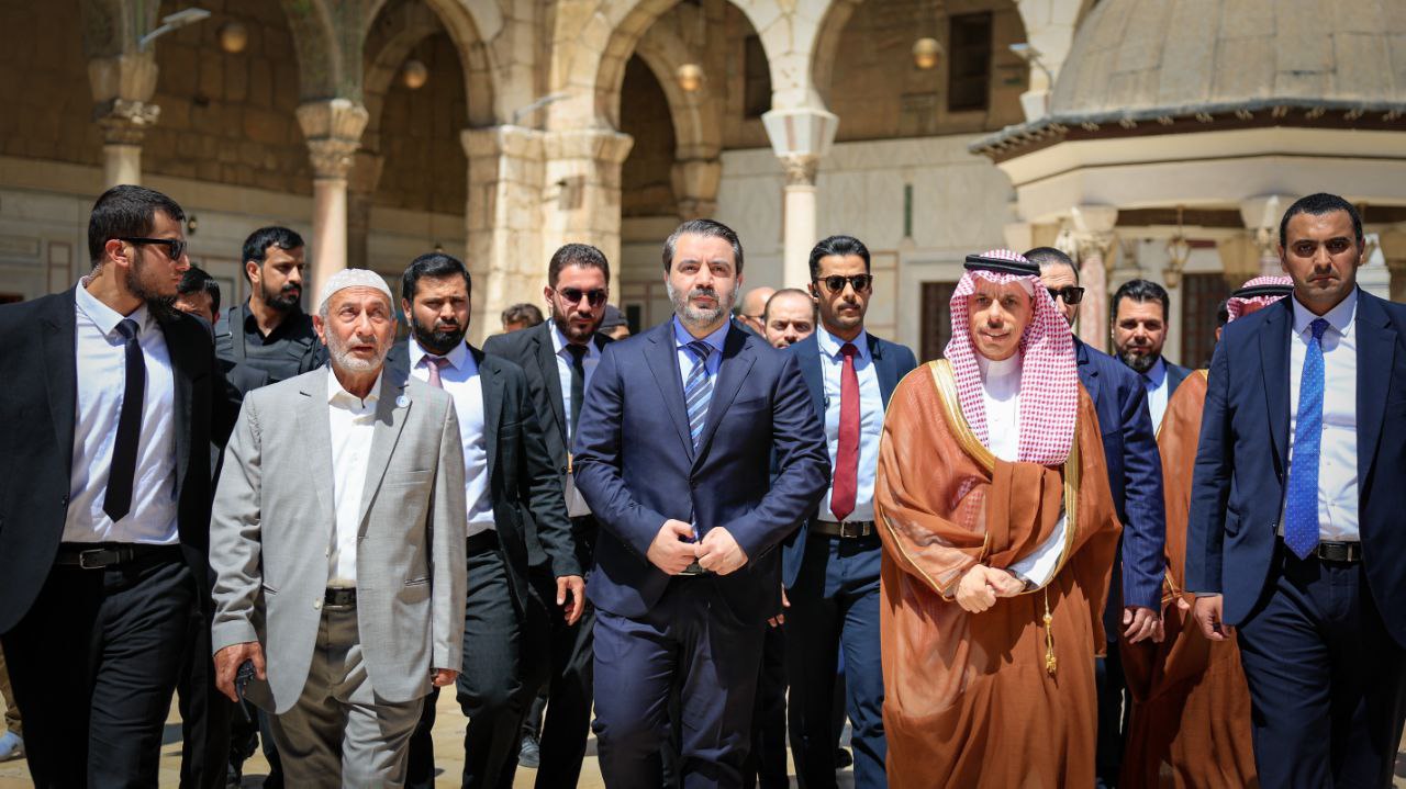 The Minister of Foreign Affairs and Expatriates and his Saudi Counterpart Visit the Umayyad Mosque