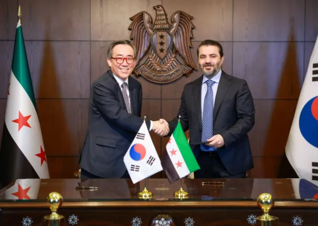 وزير الخارجية السيد أسعد الشيباني يوقع اتفاقية إقامة علاقات دبلوماسية مع كوريا الجنوبية