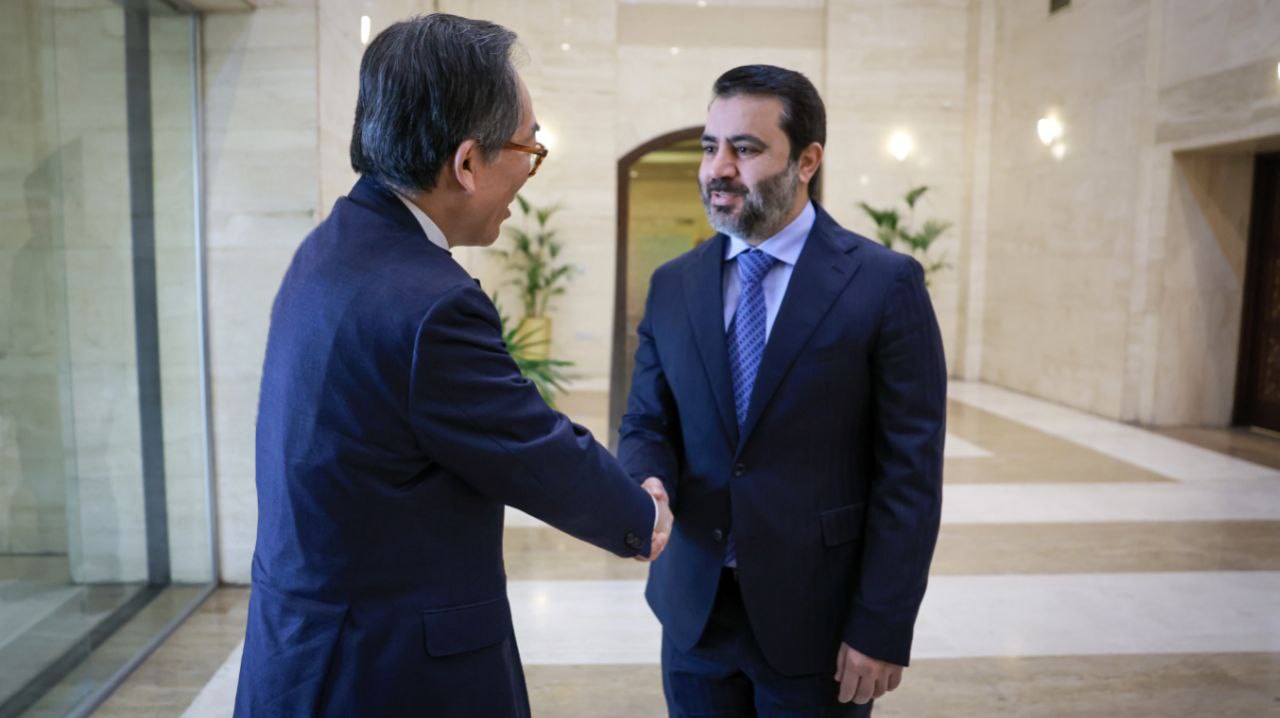 وزير الخارجية السيد أسعد الشيباني يوقع اتفاقية إقامة علاقات دبلوماسية مع كوريا الجنوبية