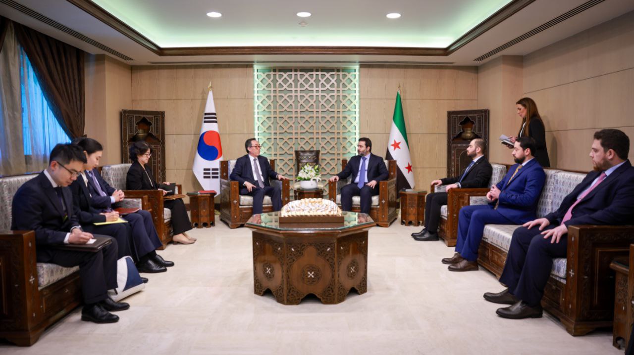 وزير الخارجية السيد أسعد الشيباني يوقع اتفاقية إقامة علاقات دبلوماسية مع كوريا الجنوبية