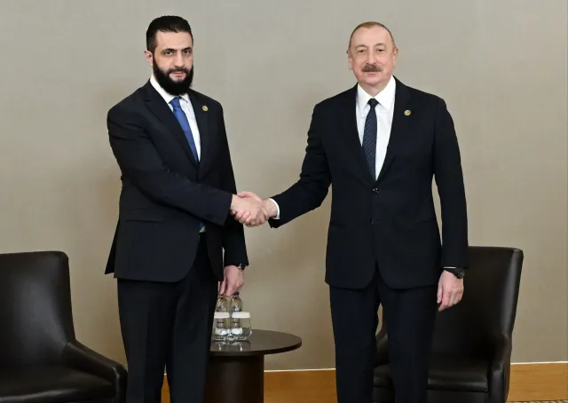 رئيس الجمهورية  ووزير الخارجية يلتقيان مع رئيس جمهورية أذربيجان