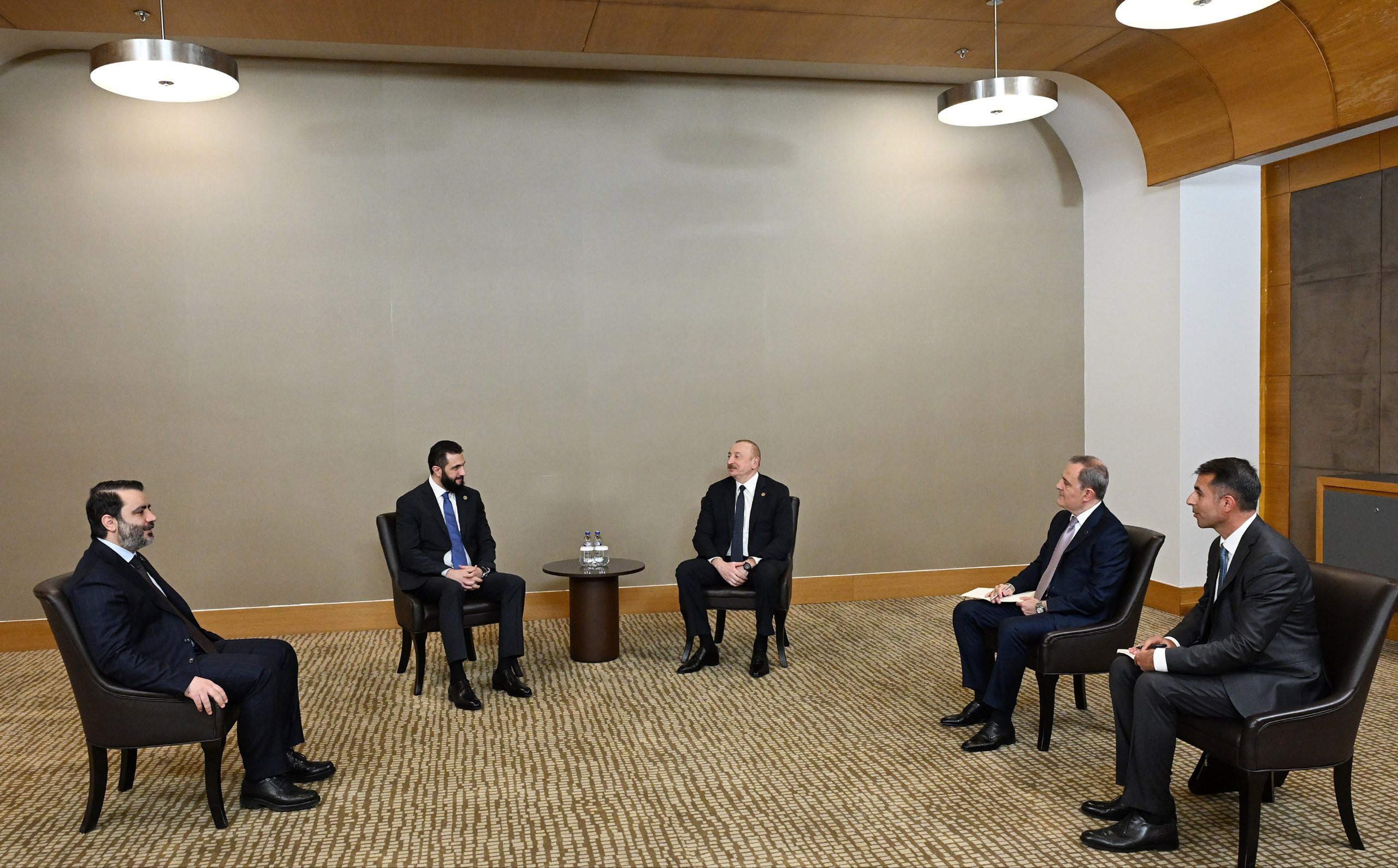 رئيس الجمهورية ووزير الخارجية يلتقيان مع رئيس جمهورية أذربيجان