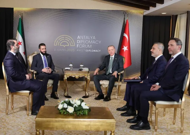 عقد فخامة رئيس الجمهورية ووزير الخارجية لقاء مع رئيس الجمهورية التركية