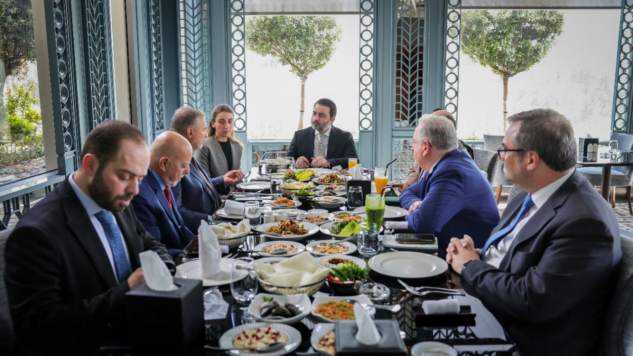 عقدت الحكومة السورية  اجتماعًا مشتركًا مع وفد من البنك الدولي