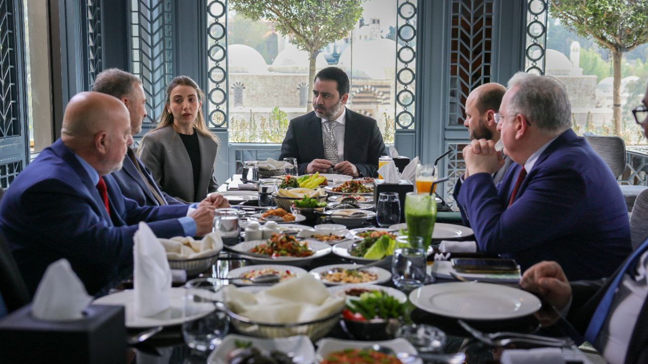 عقدت الحكومة السورية  اجتماعًا مشتركًا مع وفد من البنك الدولي