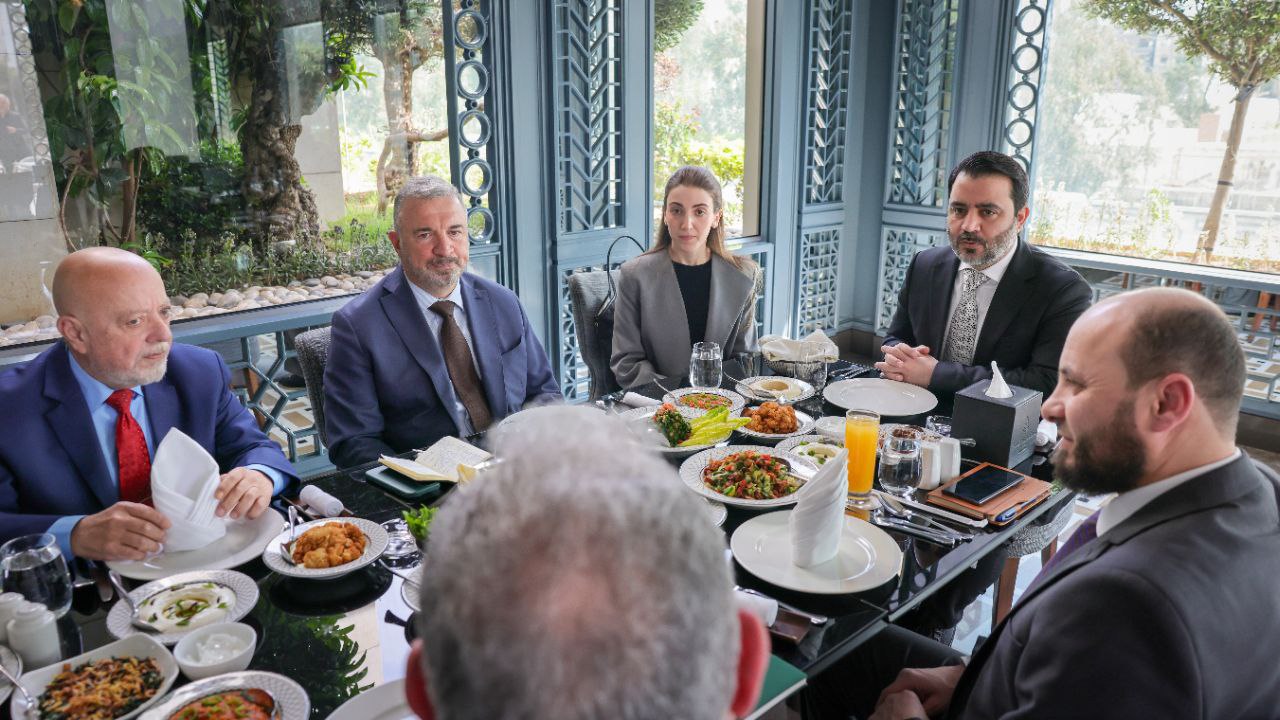 عقدت الحكومة السورية  اجتماعًا مشتركًا مع وفد من البنك الدولي