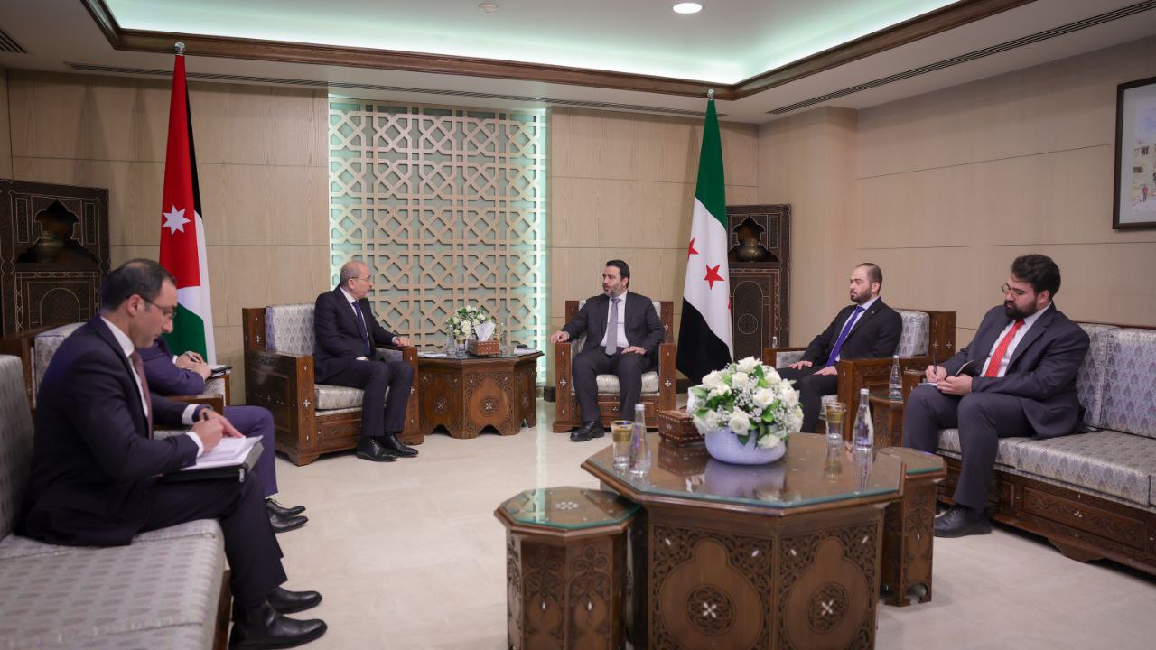 وزير الخارجية والمغتربين يستقبل نظيره الأردني