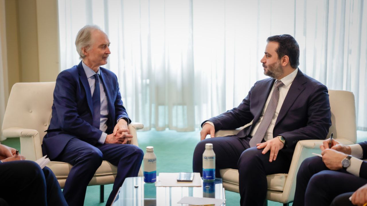 اجتماع وزير الخارجية والمغتربين مع مبعوث الأمم المتحدة إلى سوريا